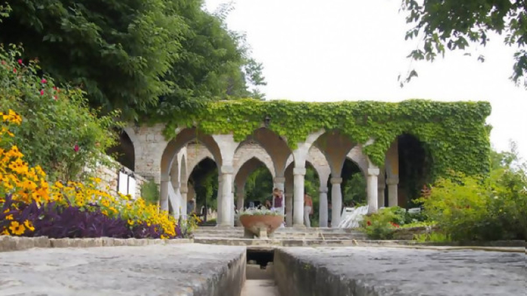Градината и дворецът в Балчик пак скараха Университета и МК