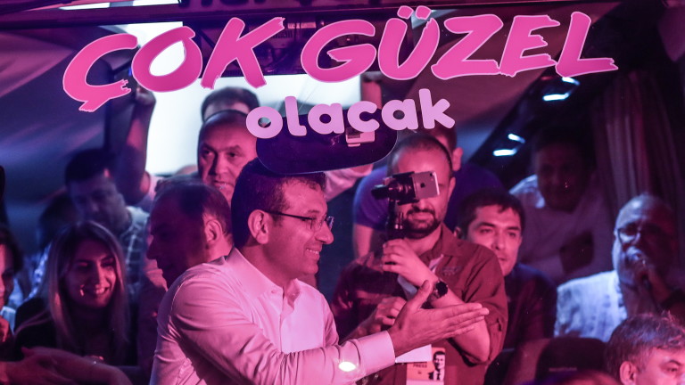 Победителят от повторените избори за кмет на Истанбул Екрем Имамоглу