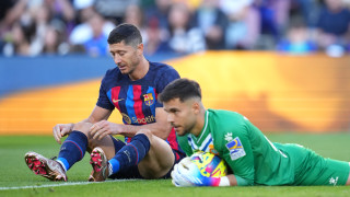 Голмайсторът на Барселона Роберт Левандовски ще пропусне следващите 3 мача
