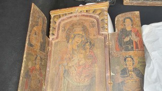 Задържаха 38-годишен за продажба на старинни икони