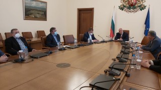 За одобрение за прилагане на ваксини в България ще се