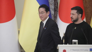 Докато Владимир Путин се срещаше със своя скъп приятел Си