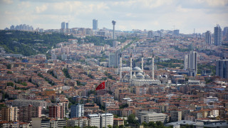 Турската лира тръгна надолу, след като Ердоган уволни управителя на централната банка