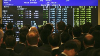 Печалбите на борсата в Хонконг се сриват заради политическото напрежение