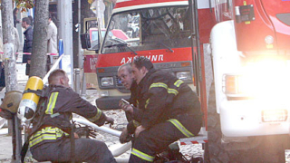 Пожарникари спасиха 4-годишно момиче и две жени в Добрич