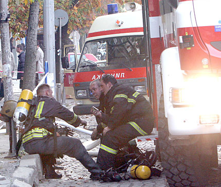 Пожарникари спасиха 4-годишно момиче и две жени в Добрич