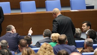 Значи можело Страшният Пеевски може да прави стъпки назад когато