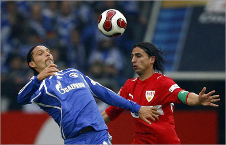 Байерн приема Шалке с мисълта за място в зона ШЛ