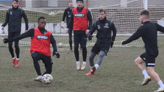 Представителният отбор на Локомотив Пловдив продължава с усилените тренировки на