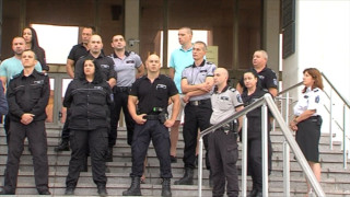 Надзиратели и съдебни охранители от Бургас излязоха на протест пред