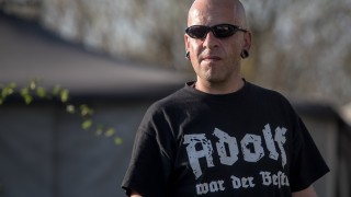 Неонацисти отбелязват рождения ден на Хитлер на рок фестивал в Германия