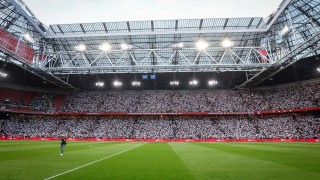 Бившият централен нападател Джон ван т Шип официално е новият старши треньор