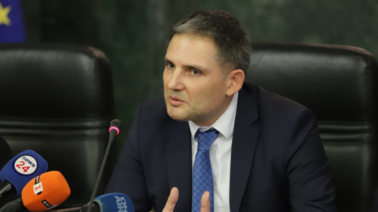 Служебното правителството освободи Петър Петров от длъжността заместник-председател на ДАНС.
На