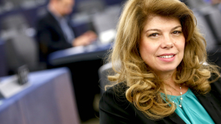 Йотова: Не приемам аргумента "Брюксел каза"