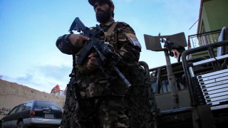 Най малко шестима цивилни заинаха при самоубийствен атентат в столицата на Афганистан
