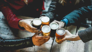 Няма нищо по освежаващо от отварянето на студена бира особено в