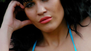 Мис Силикон 2011: Нямам акъл, за да уча право