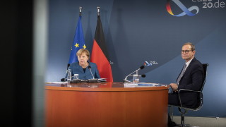Канцлерът на Германия Ангела Меркел и лидерите на 16 те провинции