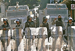 Престрелка затвори за часове границата между САЩ и Мексико