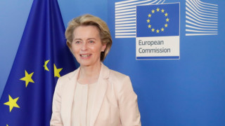 Европейската комисия договори още 1 8 милиарда дози от ваксината на