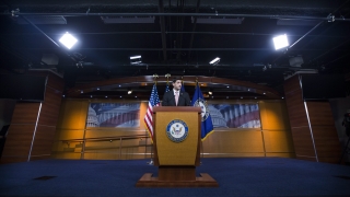 Топ републиканец с официална молба Клинтън да бъде лишена от достъп до класифицирана информация