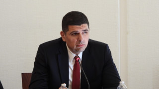 ДБ настоява комисията за спецслужбите да изслуша онлайн Христо Грозев