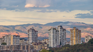 Plattenbau в Германия Wielka Płyta в Полша Panelák в Чехия