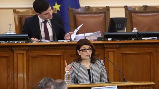 Депутатите удължиха пленарното си заседание до 15 30 часа заради забавяне