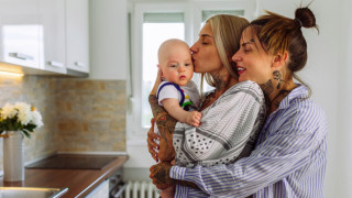 Хомосексуална двойка от Испания се превърна в първата в Европа