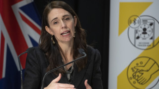 Премиерът на Нова Зеландия Джасинда Ардърн обяви в петък че