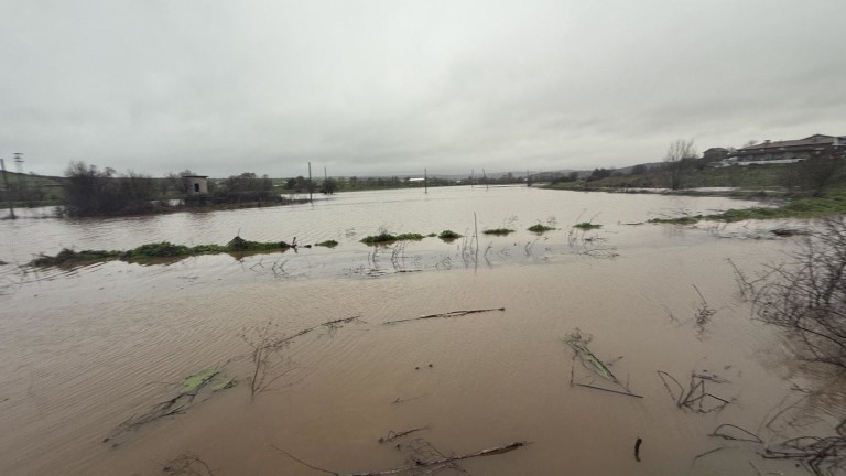 Проливни дъждове блокираха пътища в Царево и Созопол