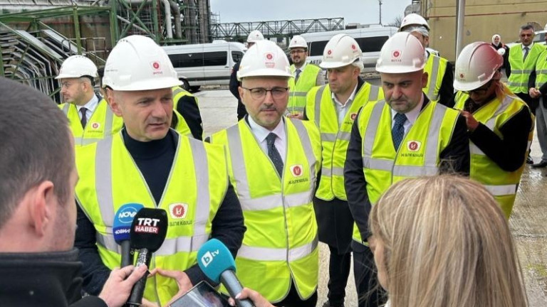 Росен Христов посрещна в Турция първия танкер с втечнен газ за България