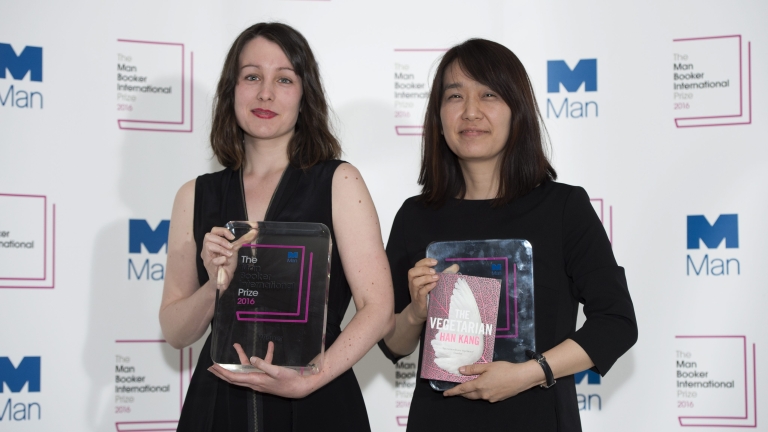Южнокорейската писателка Хан Кан спечели престижната награда "Ман Букър"