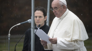 През последния ден от визитата си в Тайланд папа Франциск