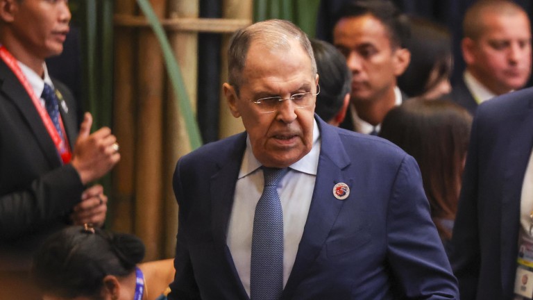 Лавров се срещна със Си Дзинпин