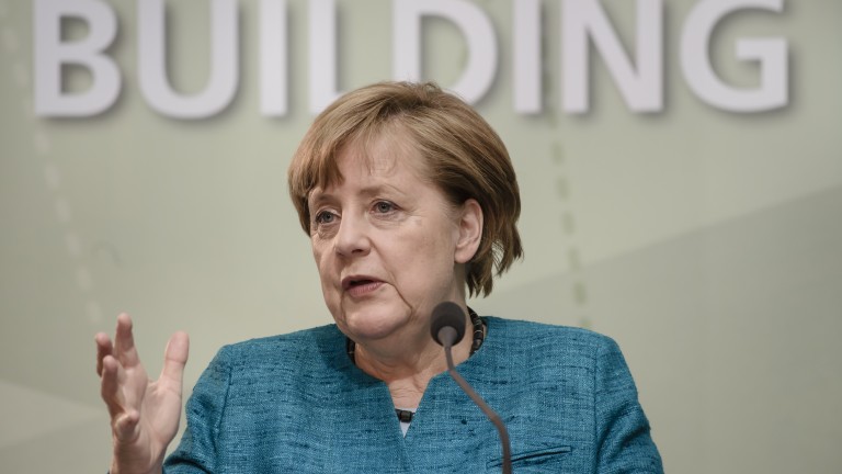Меркел отхвърли призива на Тръмп за предоговаряне на Парижкото споразумение за климата 