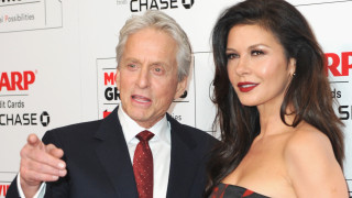 Една от най щастливите звездни двойки на Холивуд отпразнува двойния си