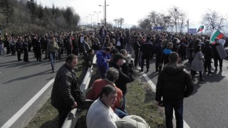 Жители от село Владя и столичния квартал Княжево излязоха на