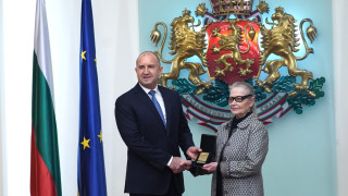 Държавният глава Румен Радев удостои актрисата Цветана Манева с почетния