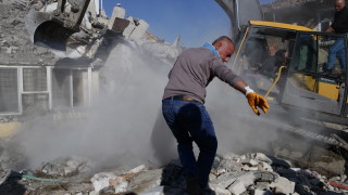 Сградата на българското посолство в албанската столица Тирана е напукана