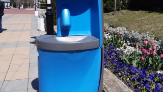 Пет пластмасови временни чешми за вода са поставени в Асеновград