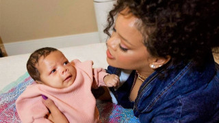 Риана успя да сервира новината за втората си бременност по