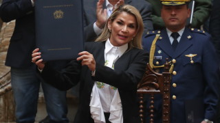 Съдът в Боливия отхвърли искането за домашен арест на бившия президент Жанин Анес