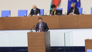 Вътрешният министър Христо Терзийски дойде в парламента да докладва за