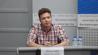 Задържаният в Беларус опозиционен журналист Роман Протасевич и приятелката му