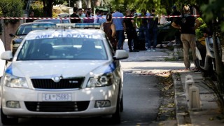 Гръцката полиция издирва извършителите на банков обир пише Катимерини Двама мъже