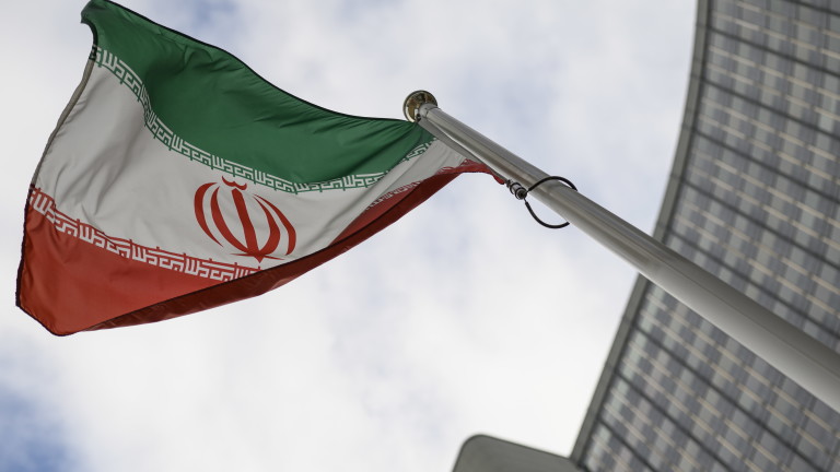 Иранските власти съобщиха в неделя, че в страната е започнал