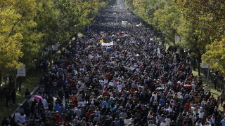 Стотици хиляди испански здравни работници протестираха в Мадрид против унищожаването