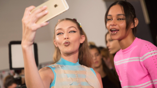 В бекстейджа на Седмицата на модата в Милано (СНИМКИ)