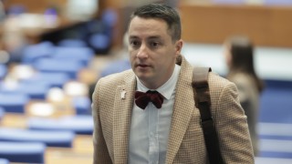 Продължаваме промяната категорично против Явор Божанков да е част от
